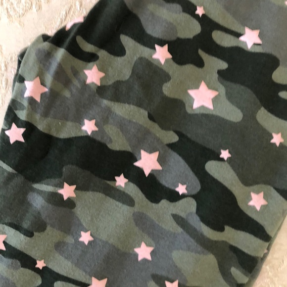 Camo "Stars" Leggings - Picture 2 of 4